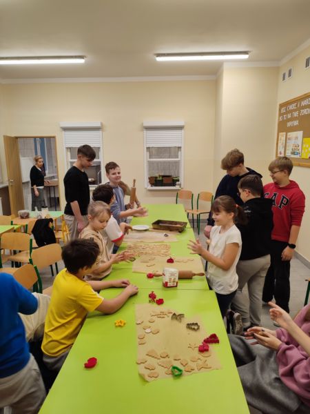Wspólne pieczenie pierniczków w naszej szkole!