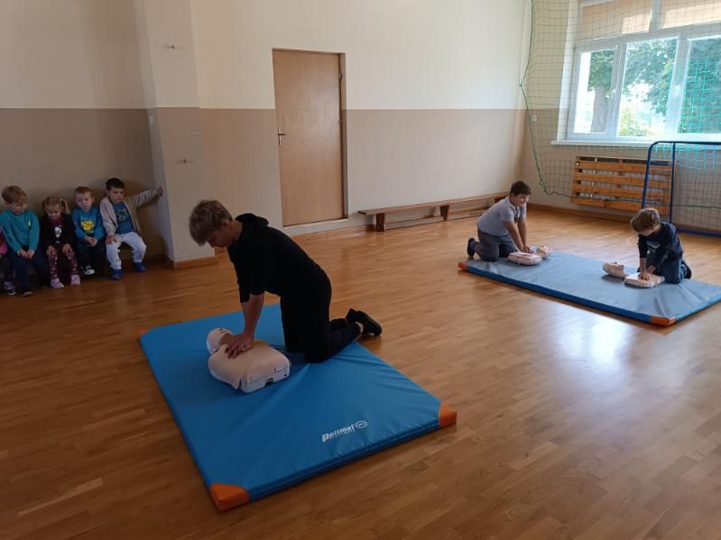 Bicie rekordu w jednoczesnej resuscytacji krążeniowo - oddechowej